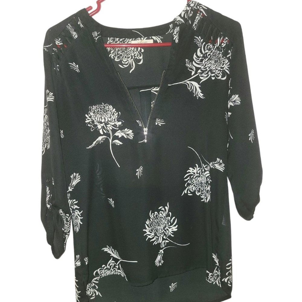 Mauries black and white floral blouse. Extra small